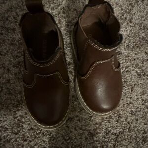 Old Navy Brown pull on Boys Boots